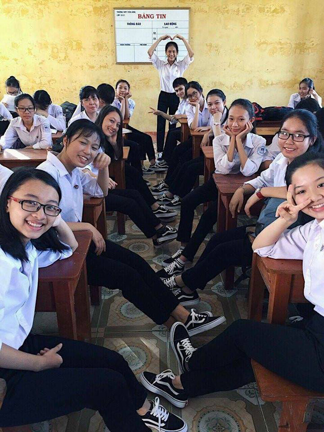 Trào lưu mới: Sau đồng phục lớp, đến lượt... dép lớp, giày lớp lên ngôi! Trào lưu mới: Sau đồng phục lớp, đến lượt... dép lớp, giày lớp lên ngôi!